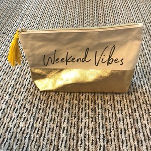NWOT weekend vibes toiletry bag